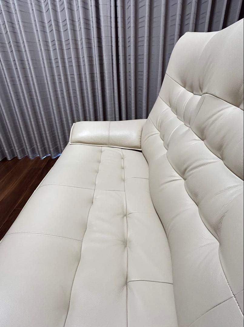 三人掛け革張りソファー　色:アイボリー