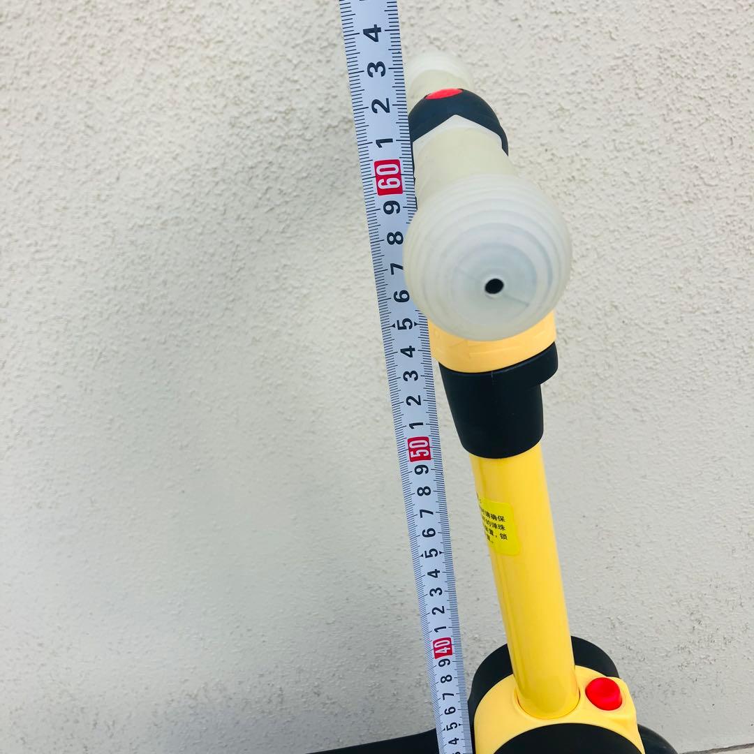 KÜB黄色い三輪スケーターホイール LEDライト　座ったり立ったりして乗れます