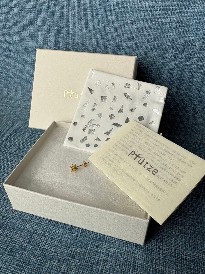 プフッツェpfutze花粉 pollen シングル ピアス18k 中古美品