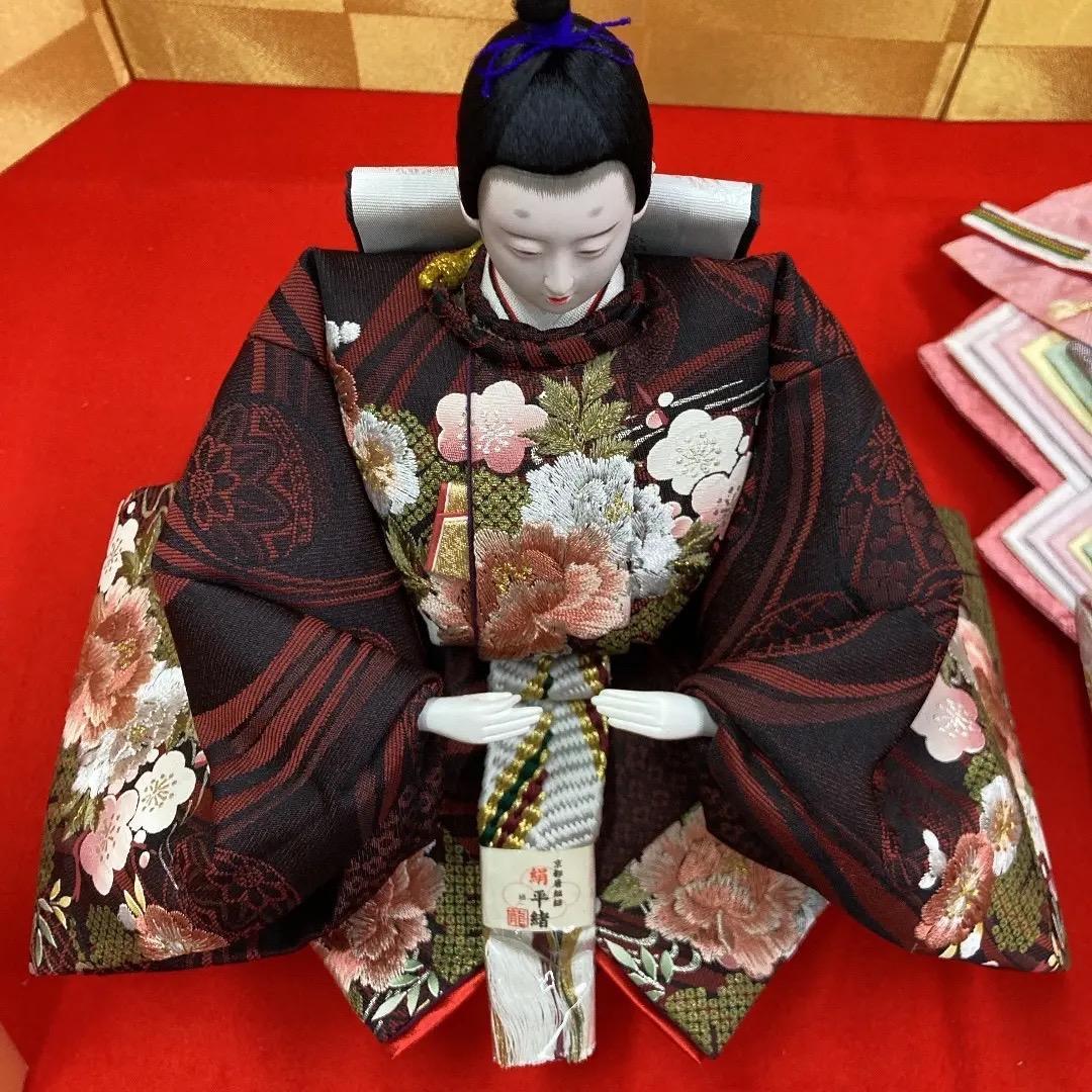 F4-7 訳あり特価　きれいな刺しゅう花柄衣裳　三五親王のみ