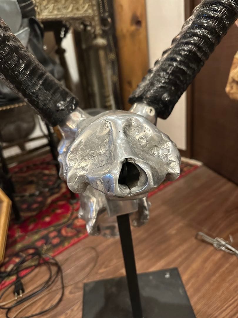 金属製動物頭部　アンティーク風　アルミ