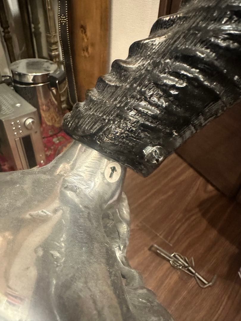 金属製動物頭部　アンティーク風　アルミ