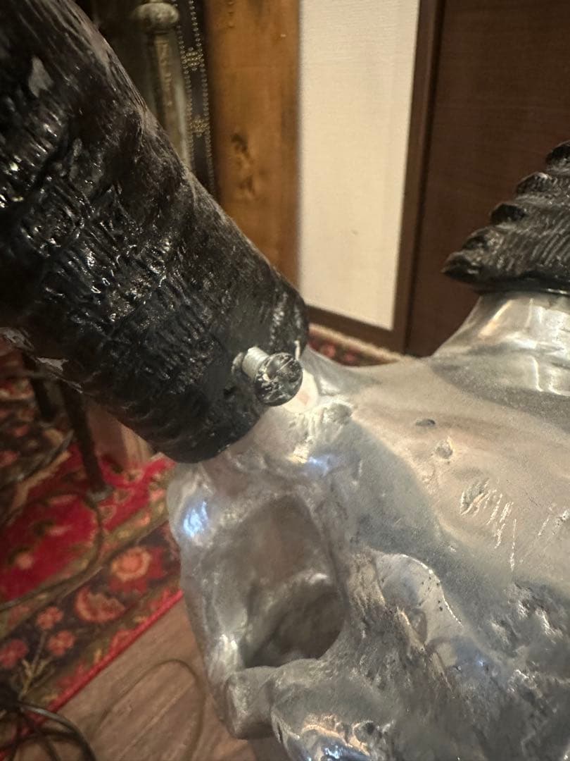 金属製動物頭部　アンティーク風　アルミ