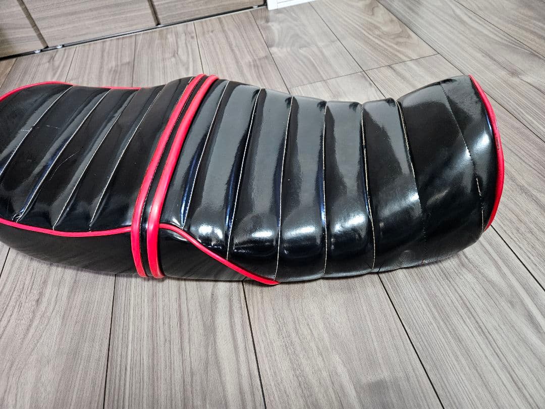 ジェイド 250 シート 黒赤 エナメル type