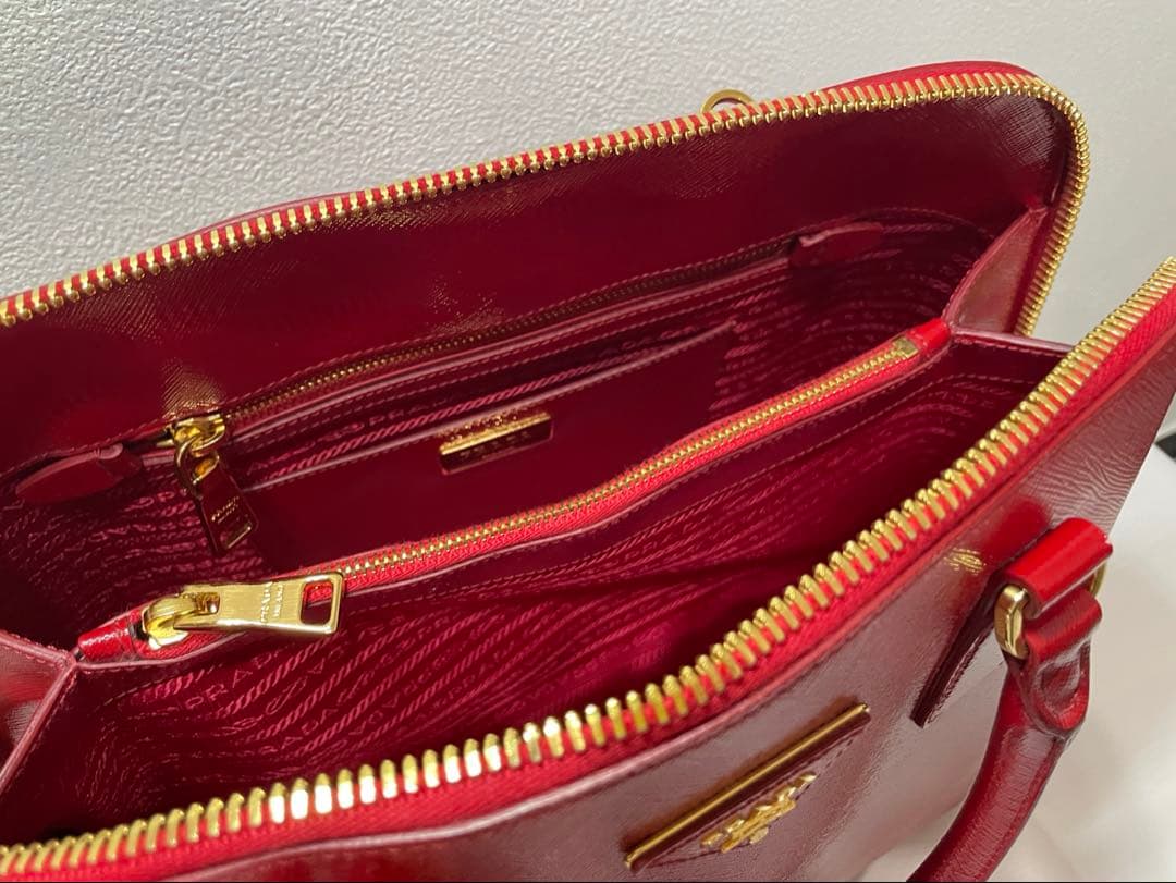 【美品】PRADA プラダ サフィアーノヴェルニ ハンドバッグ 赤 ロッソ