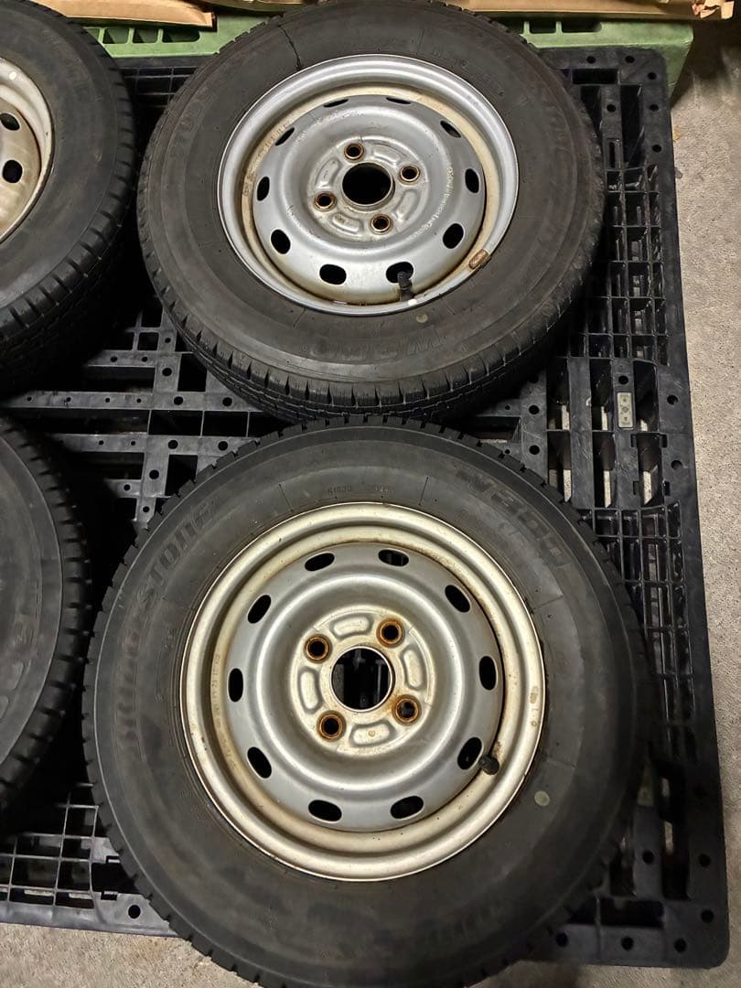 軽トラ、軽バン鉄ホイール付きスタッドレスタイヤ　4本