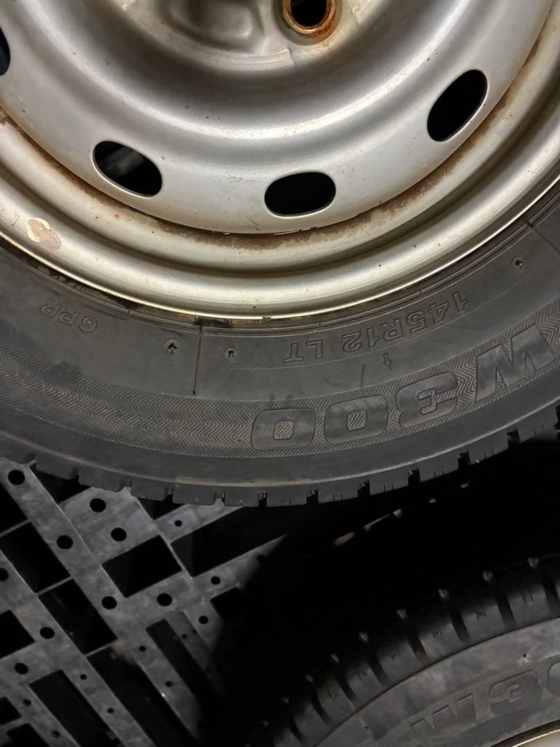軽トラ、軽バン鉄ホイール付きスタッドレスタイヤ　4本