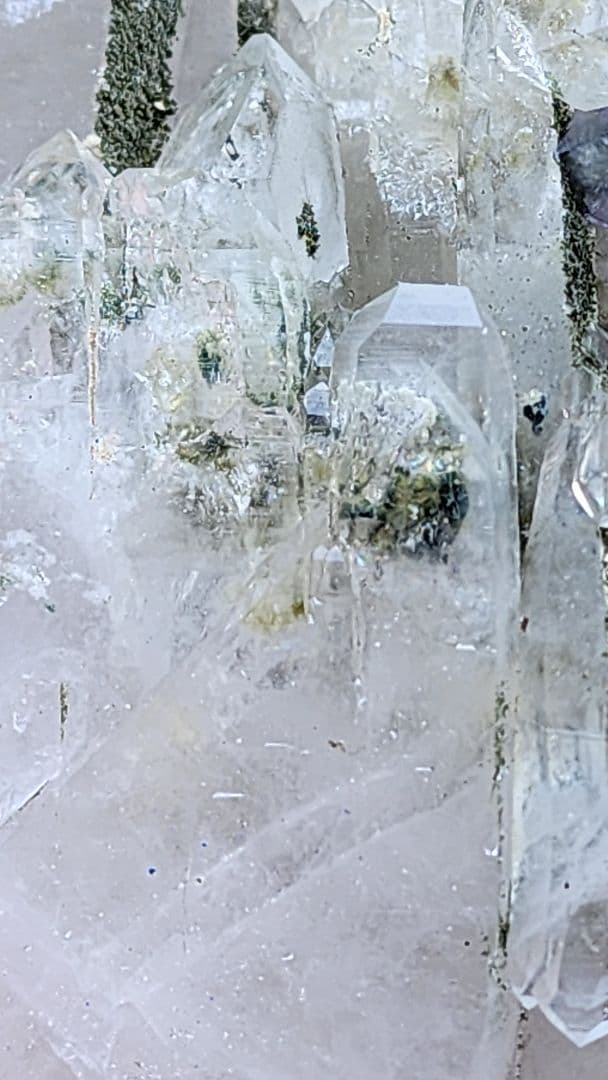 ヤオガンシアン蛍石入りクォーツ