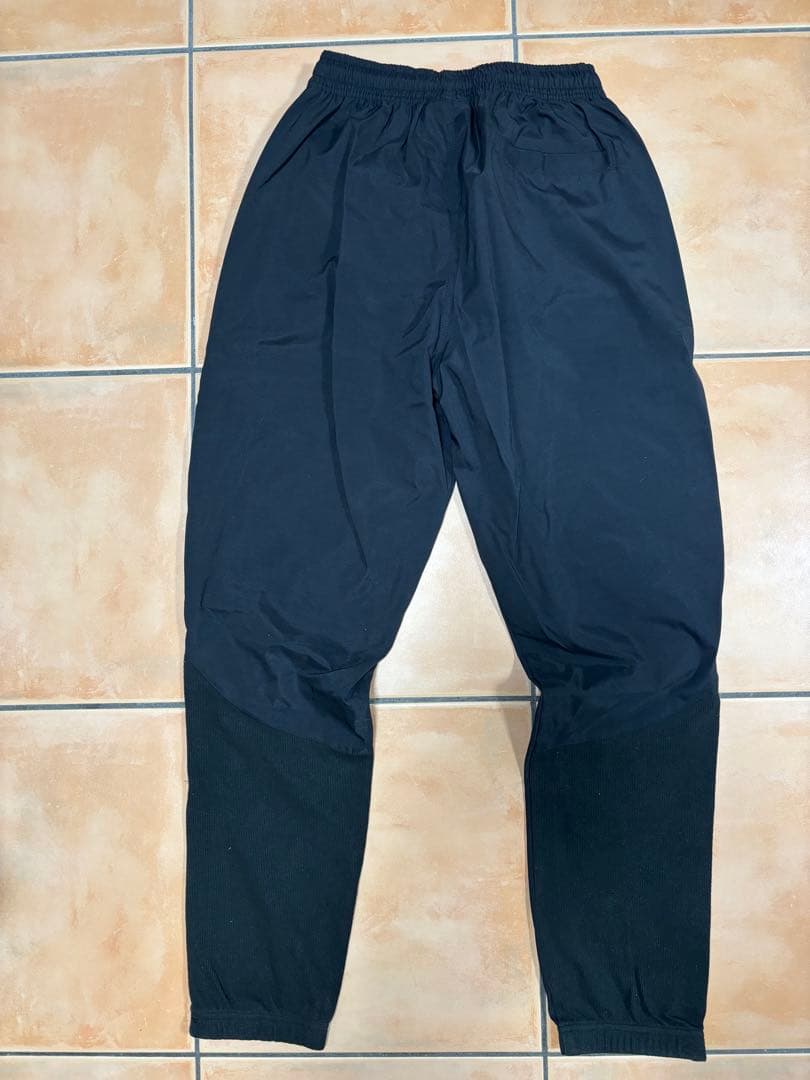 gol. イエロー フード付きジャケットとパンツ セット