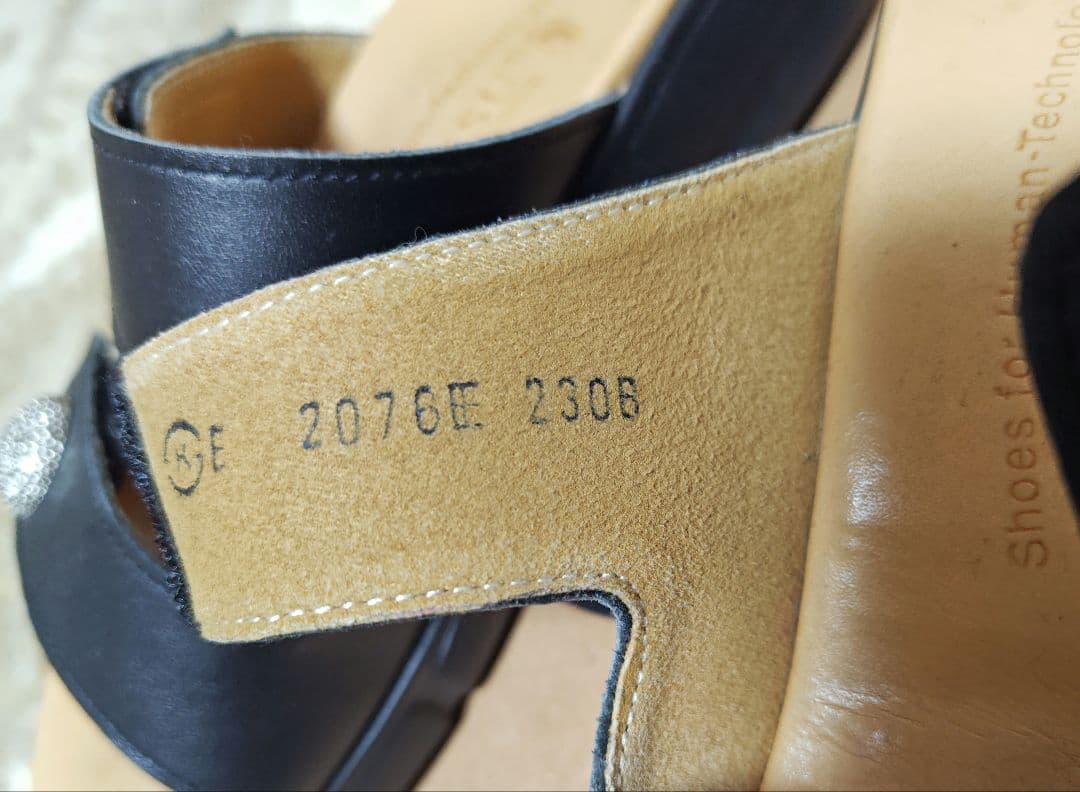 BENESU 　装飾付きおりゃれサンダル2076BK 23.0