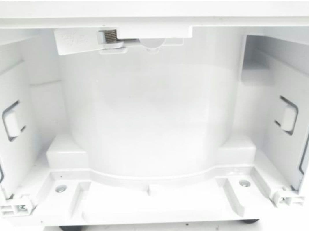 今年の夏や梅雨に除湿や冷房のコンパクトクーラーホワイト 　箱無し