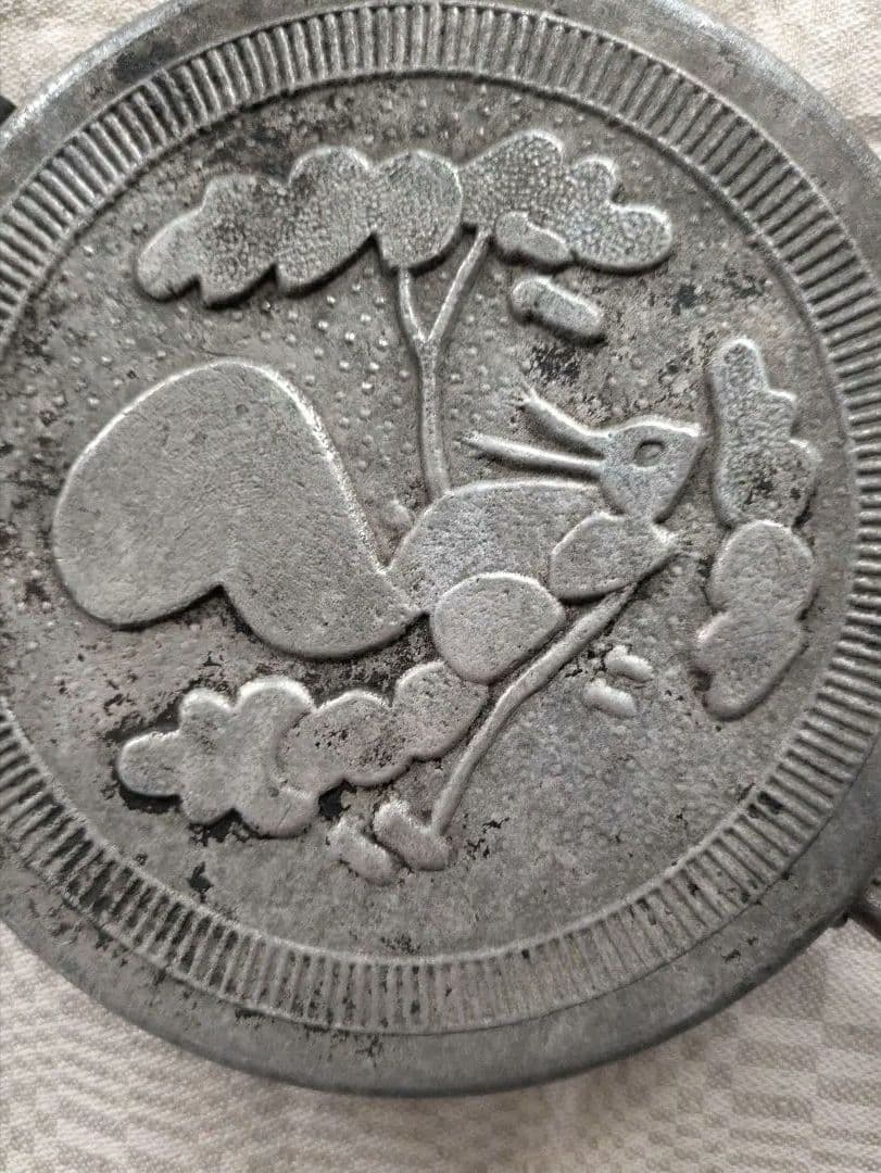 北欧　リトアニア　アンティーク焼き型 リス