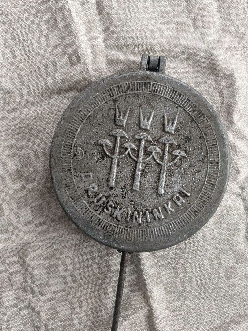 北欧　リトアニア　アンティーク焼き型 リス