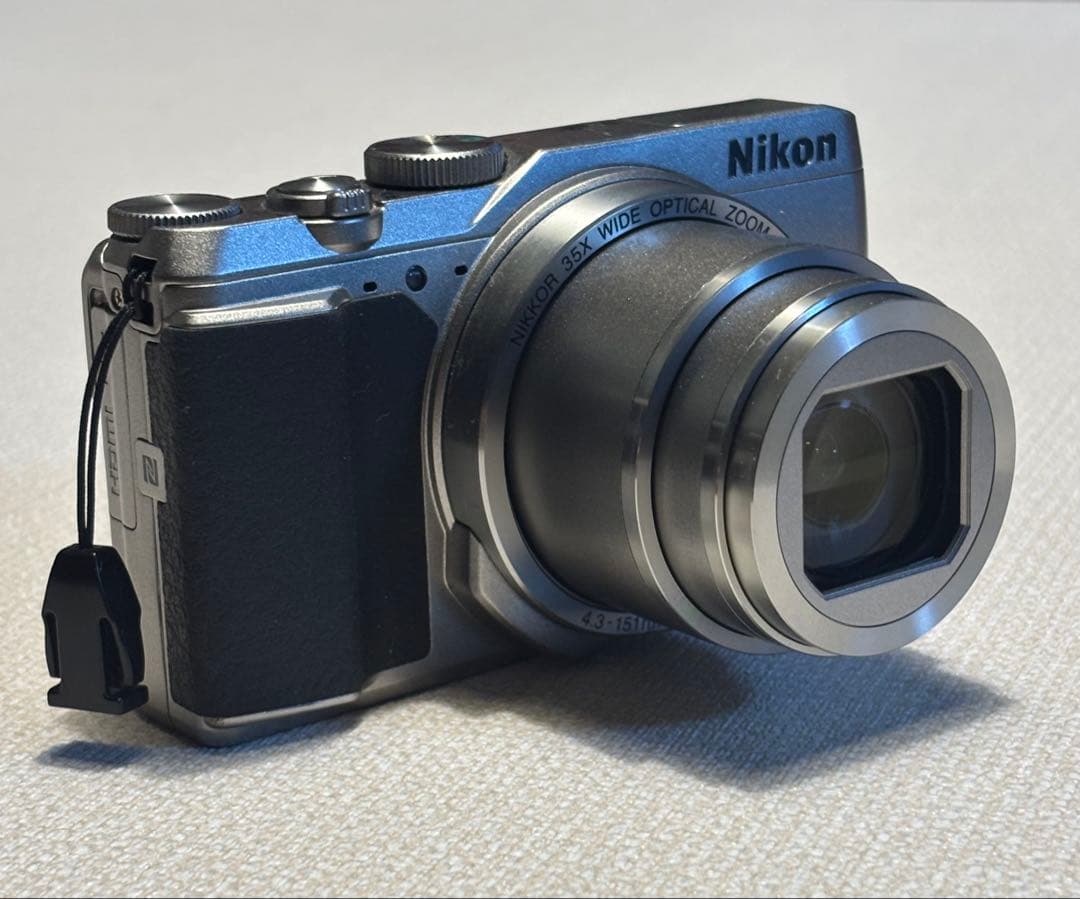 【美品】Nikon COOLPIX A900 シルバー　デジタルカメラ