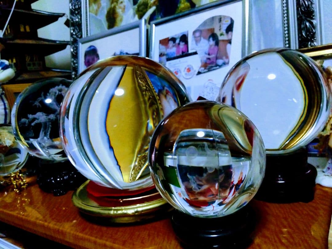 超綺麗＆超豪華.特大.水晶玉の置物.直径11センチ位.木製台座付きます