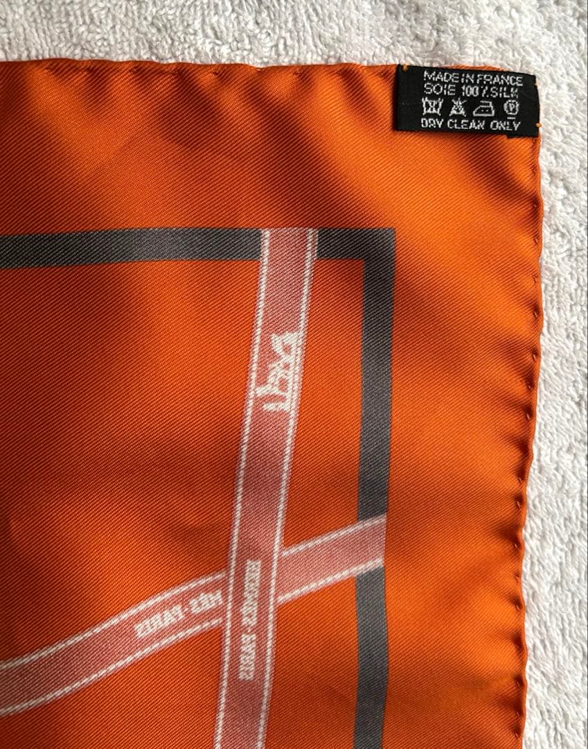 【今だけお値引き！】【美品】HERMES オレンジ シルクスカーフハンカチ