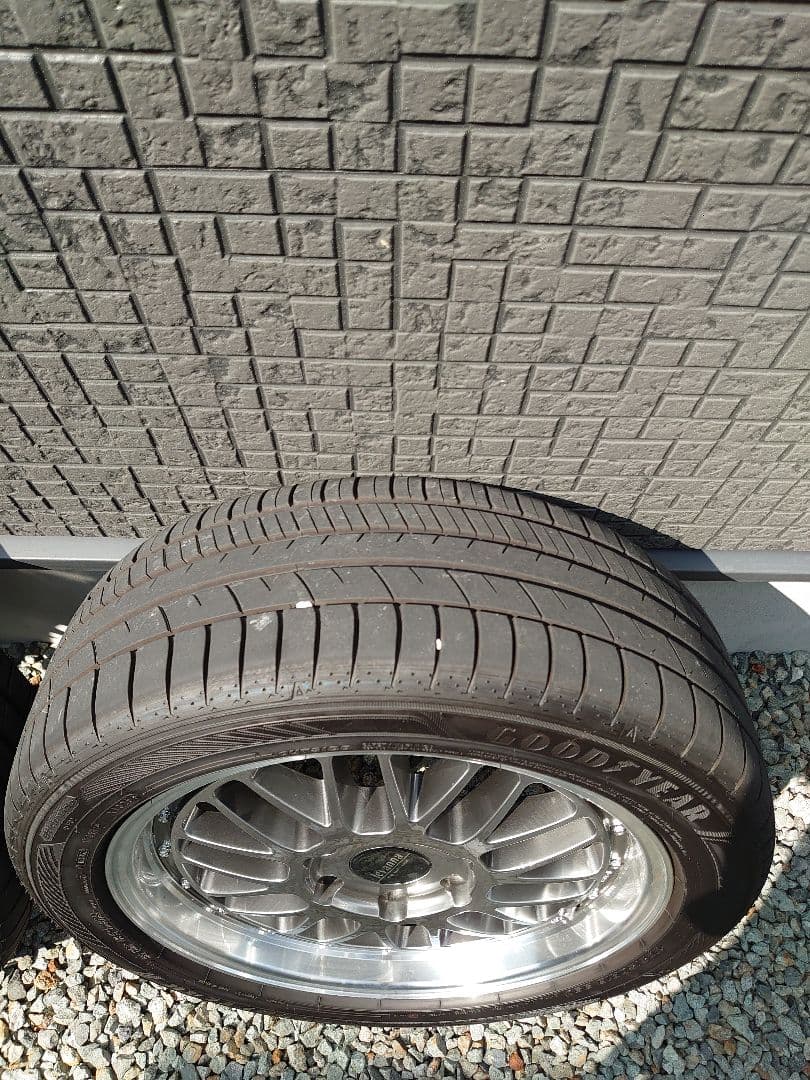 送料込　levanna V10LTH　18インチ　タイヤバリ山　美品　ハイエース