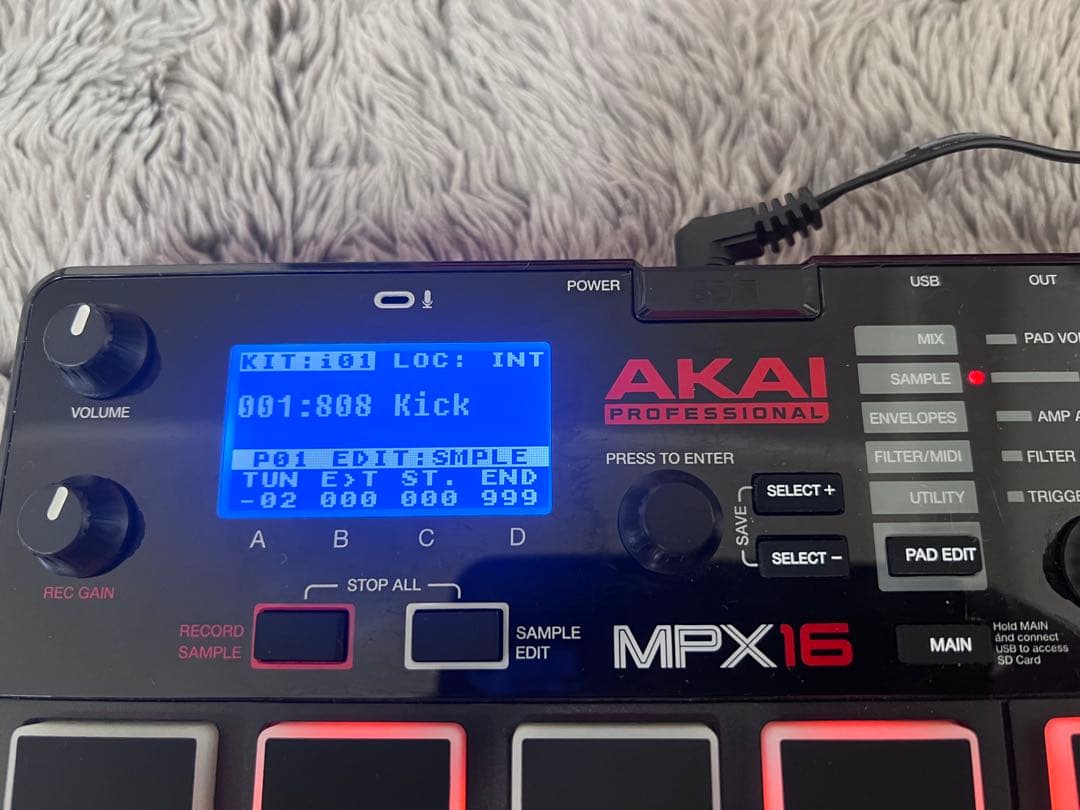 AKAI MPX16 サンプラー　16パッド×10バンク　さらにSDで増設可能