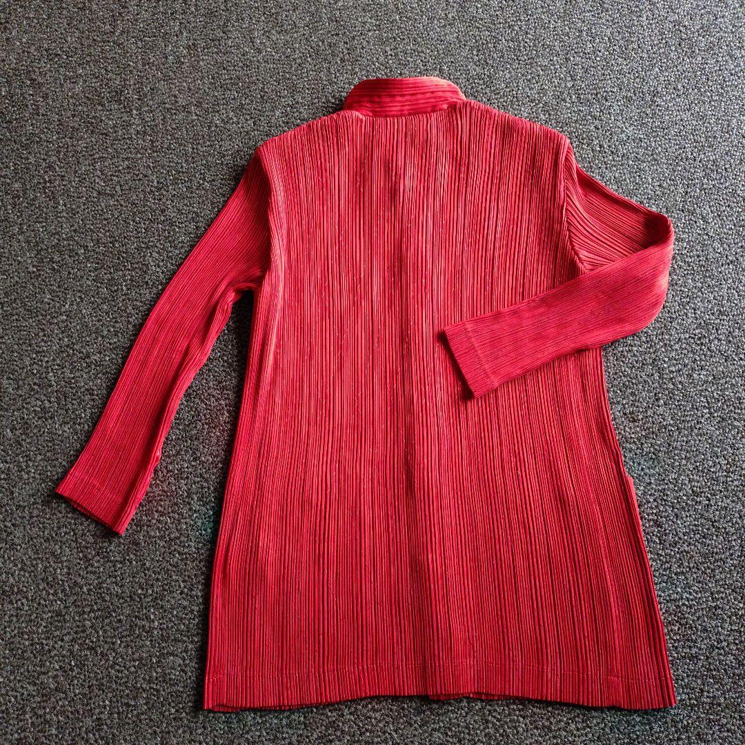 イッセイミヤケ 赤の長袖シャツ