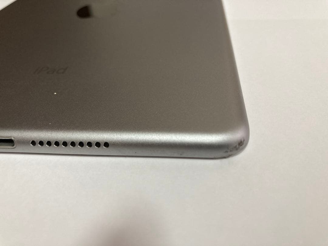 iPad mini 4 シルバー 64GB Wi-Fi セルラー　simフリー