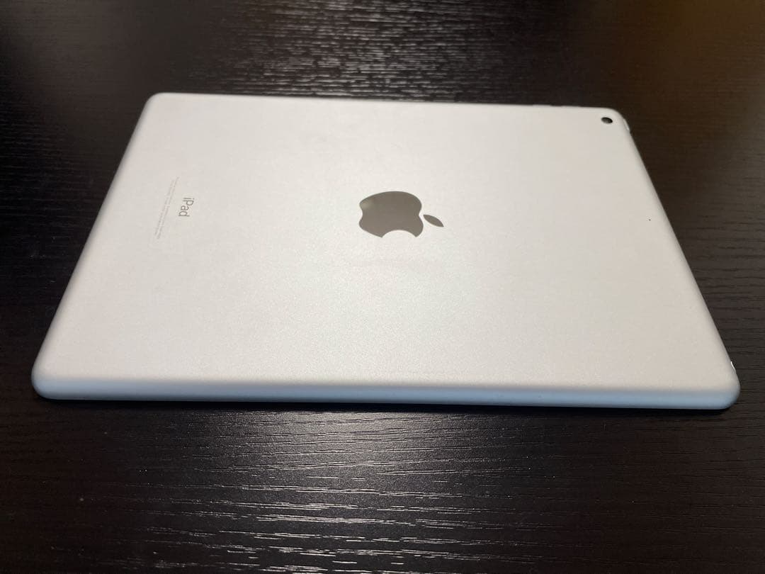 iPad 第6世代 本体 充電ケーブル・iPadケース付き