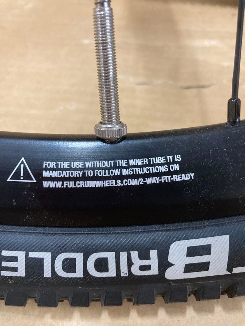 フルクラムレーシング5DB 相当品WTB Raddler700 37Cタイヤ付