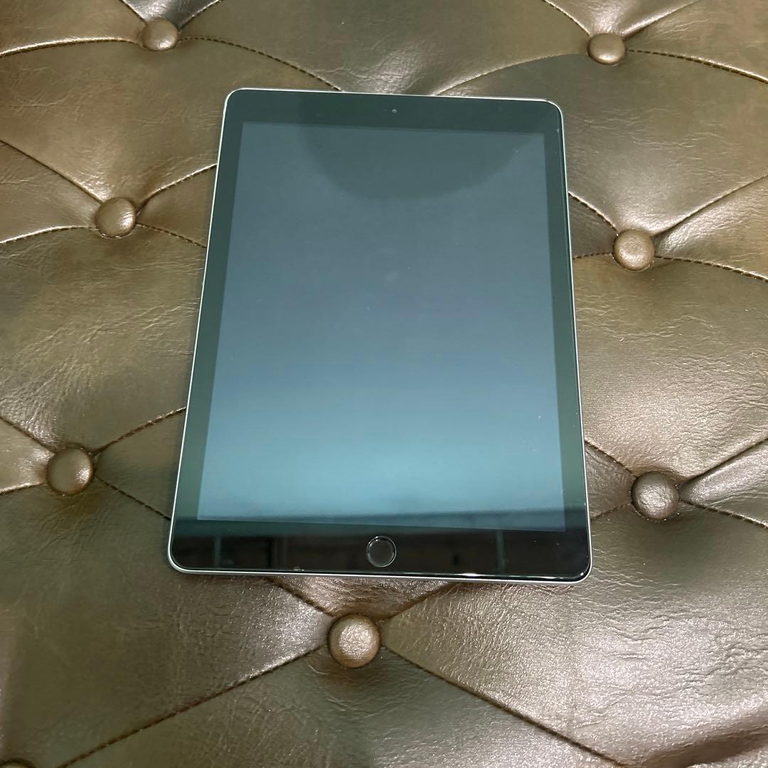 Apple iPad 第5世代 Wi-Fiモデル 32GB (MP2F2J/A)