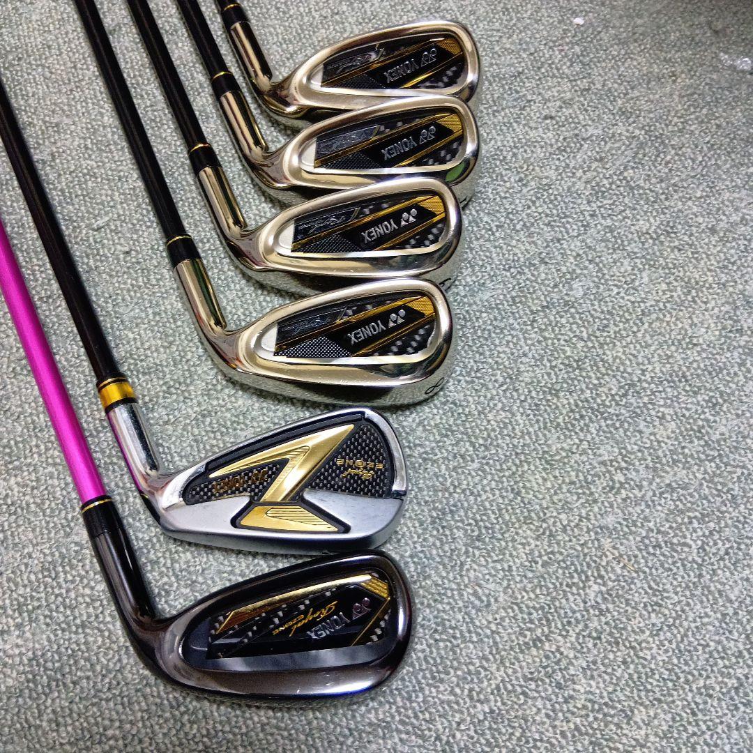 ヨネックスロイヤルeゾーン８番９番PとAの４本とおまけの７番を２本セットで。