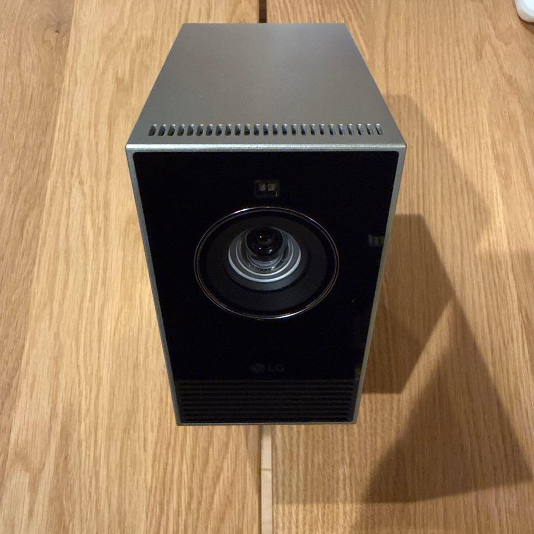 LG CineBeam Q ミニマル4Kレーザープロジェクター HU710PB