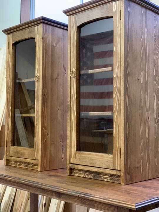 アンティーク風　ツインガラスキャビネット