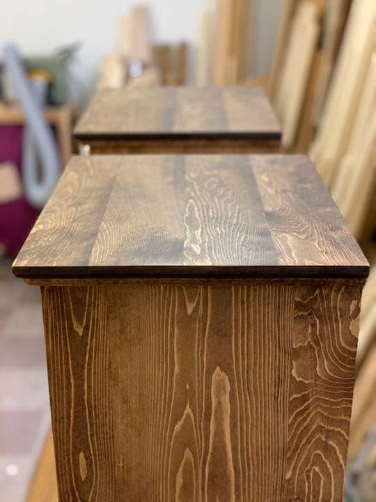 アンティーク風　ツインガラスキャビネット