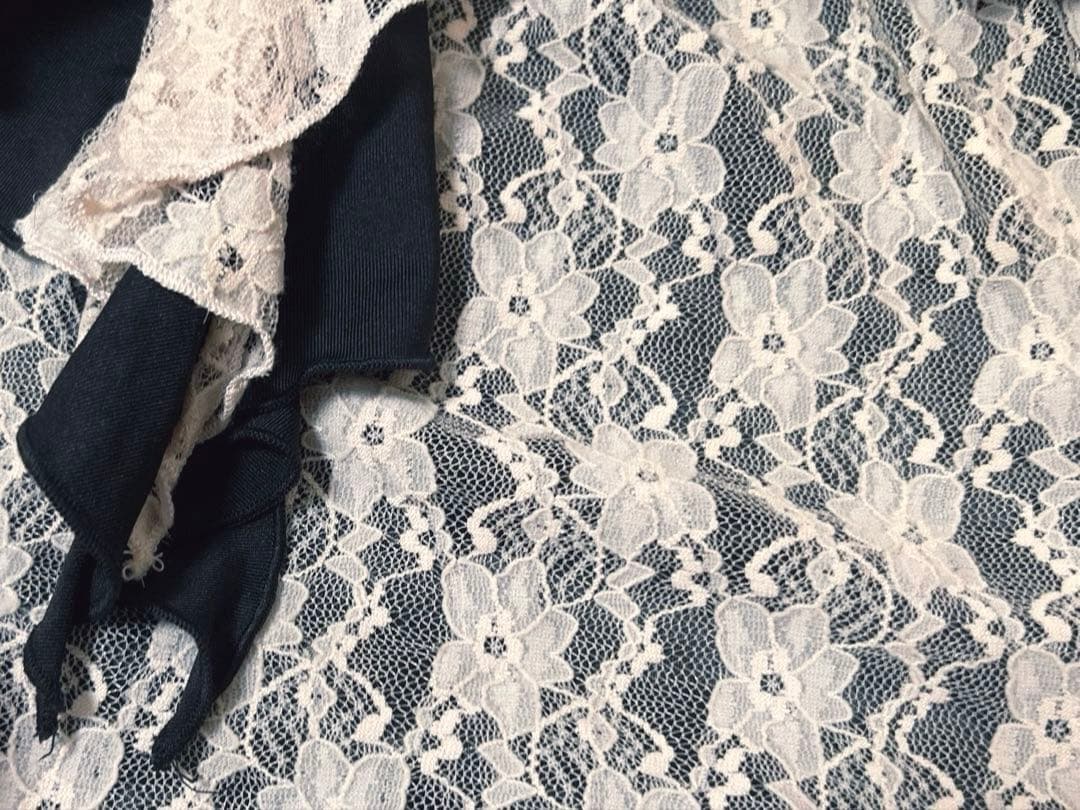 GOLDS♡肩紐ビジュー♡ふりふりラッフルフリル♡レースキャミトップス♡ブラック