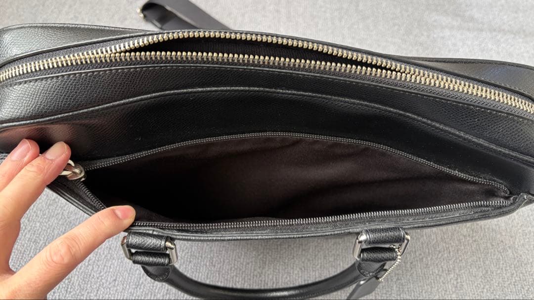 ト*モ様 COACH ブラック ビジネスバッグ