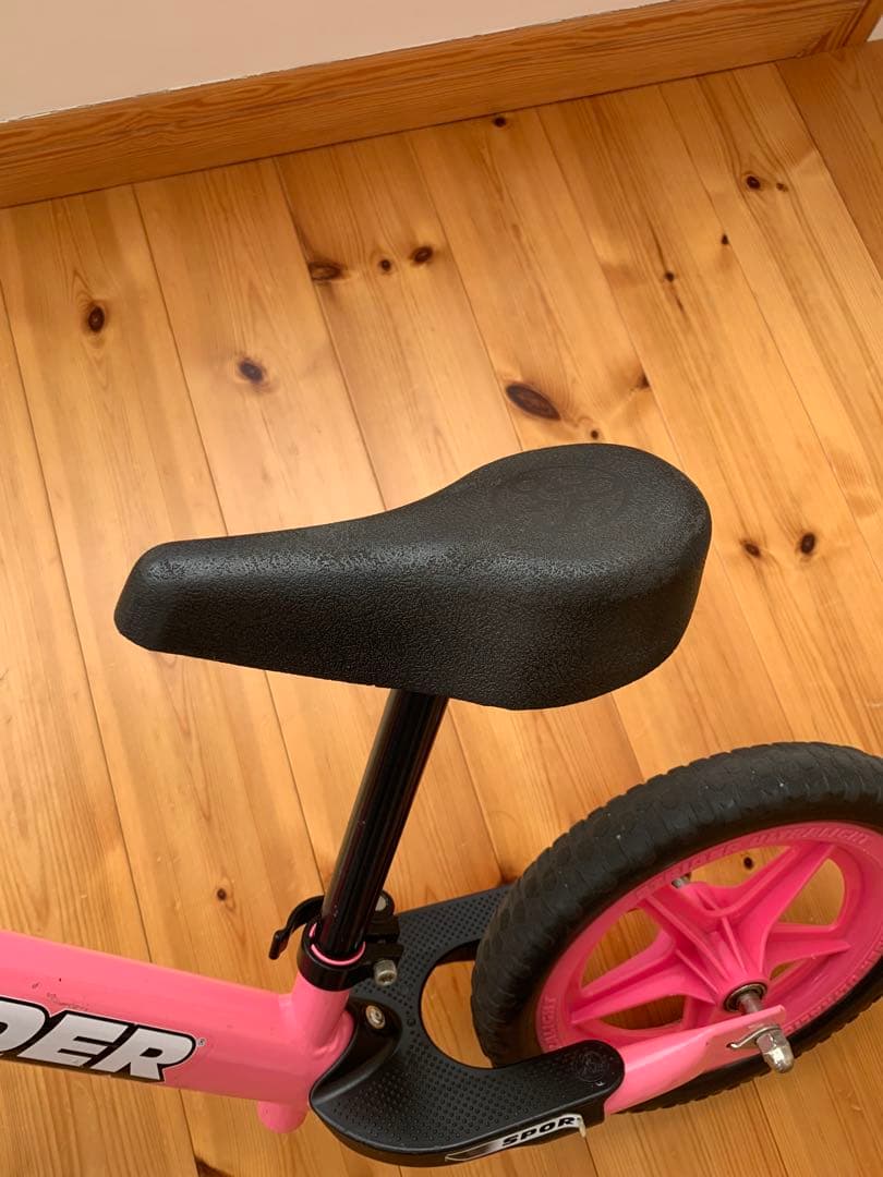 ★ストライダー★STRIDER★スポーツモデル★新品タイヤ1本★12インチピンク