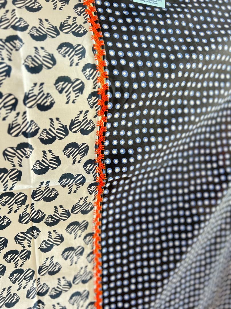 レオアトランテ　シマウマ柄テーブルクロス