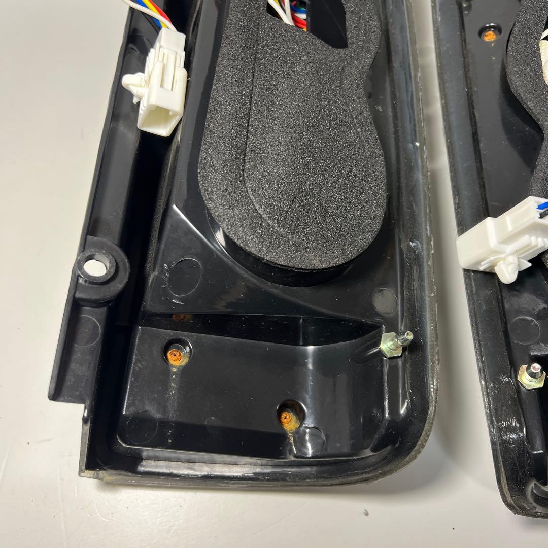 【美品】200系 ハイエース ダブルファイバー LEDテールランプ 左右セット