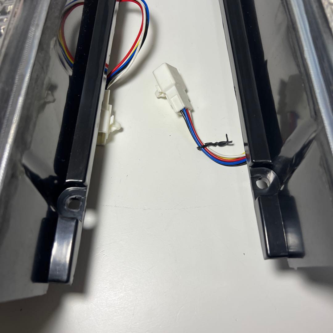 【美品】200系 ハイエース ダブルファイバー LEDテールランプ 左右セット