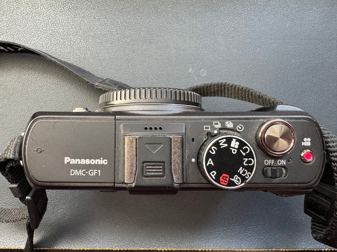 ［とむ］LUMIX DMC-GF1 ミラーレス一眼 本体とレンズ2本