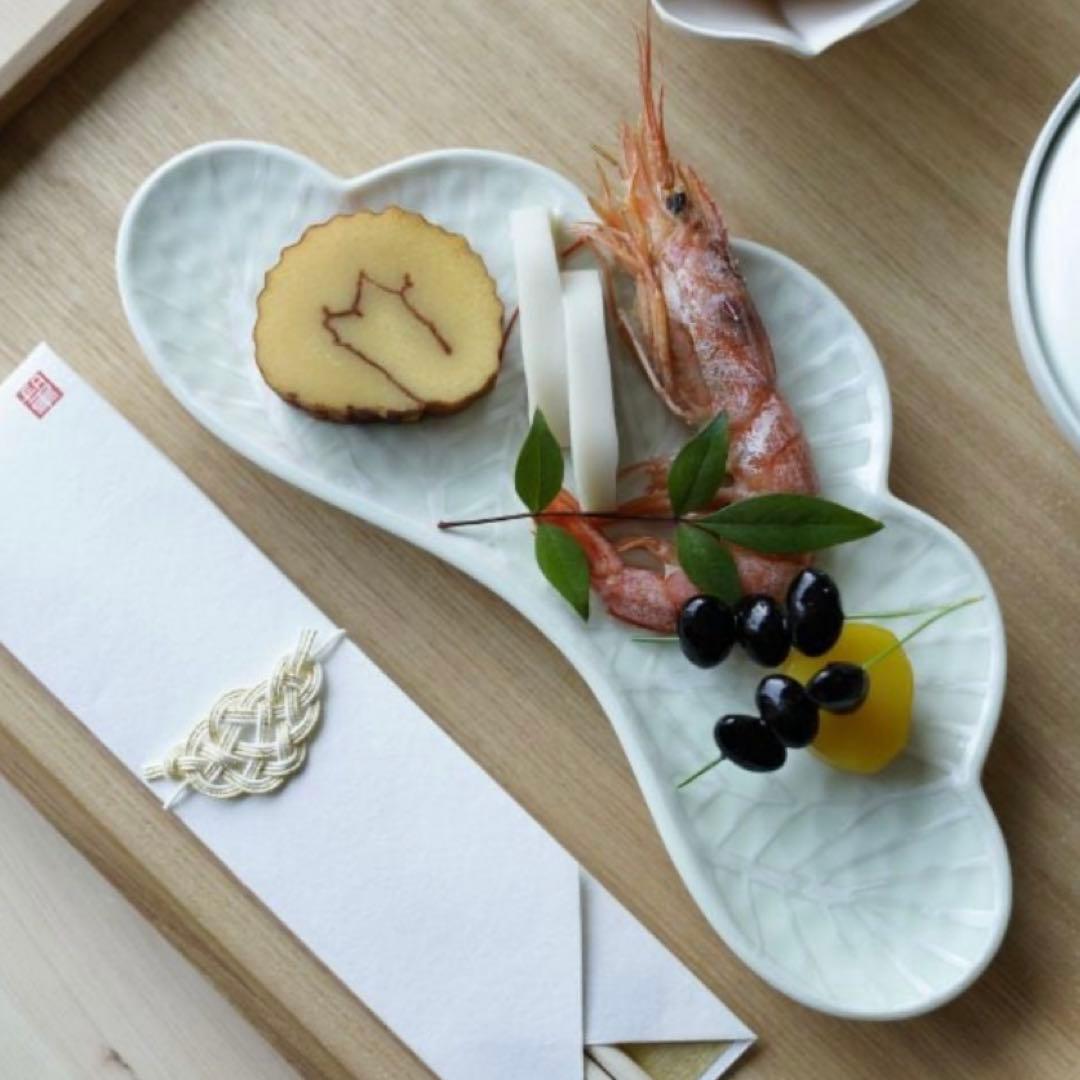 【新品】有田焼幸楽窯　錦銀松葉形前菜皿　縁起物