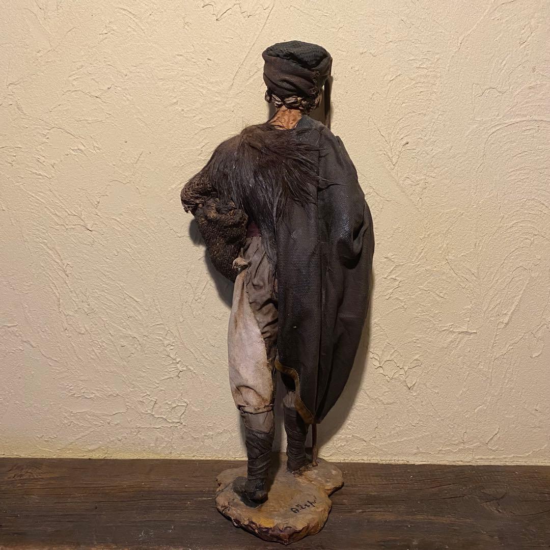 イタリア製 アンジェラ・トリピ作のテラコッタ（素焼き）人形