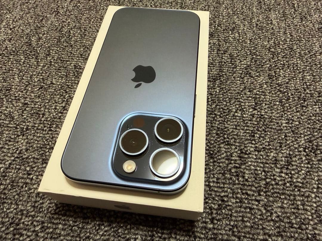 【美品】iPhone15 pro 256G バッテリー100% ブルーチタニウム