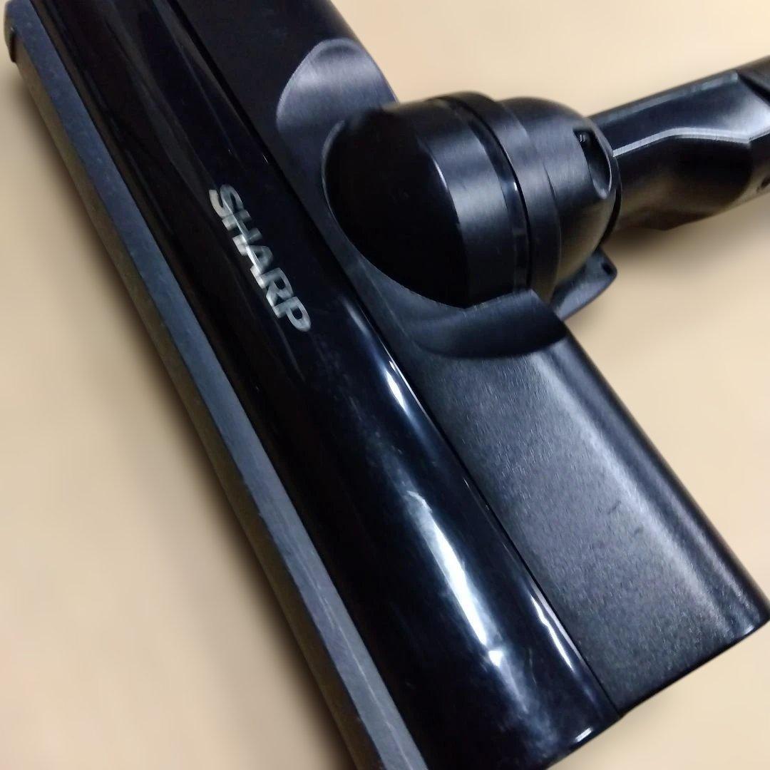 ①シャープ 軽量コードレススティッククリーナーEC-FR7充電器付き23年製