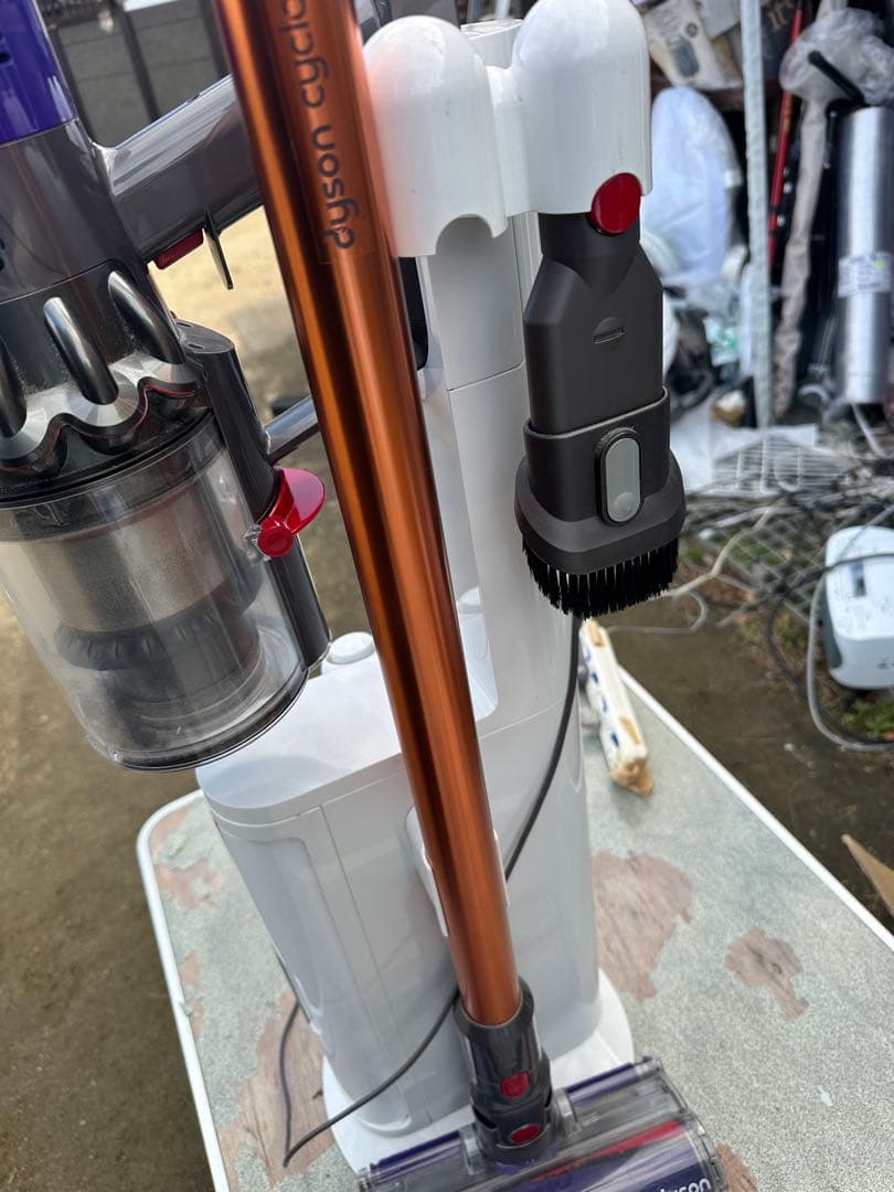 Dyson サイクロン掃除機！ダイソンＶ１０フルセット！スティッククリーナー