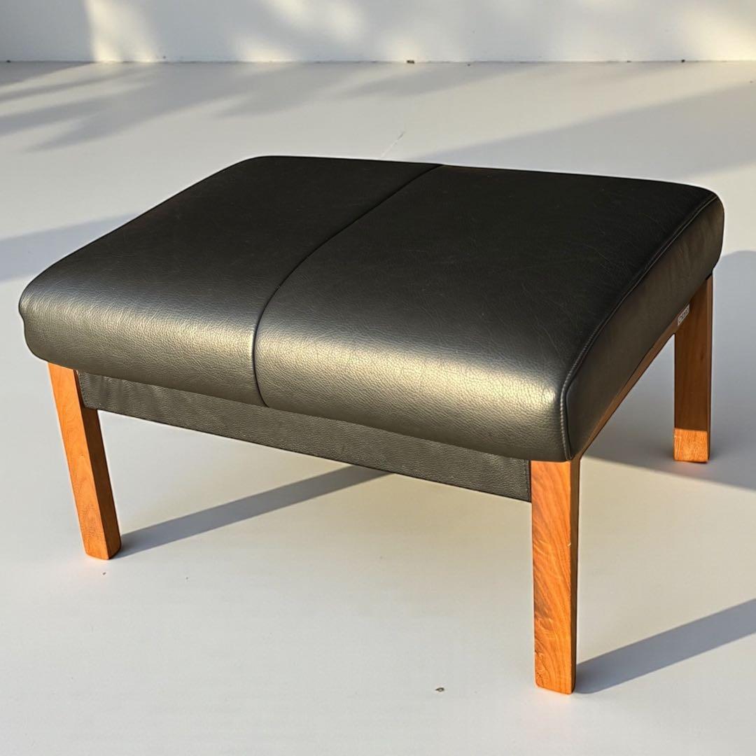 KZ007 カリモク　chitano レザー　オットマン　スツール黒　ブラック