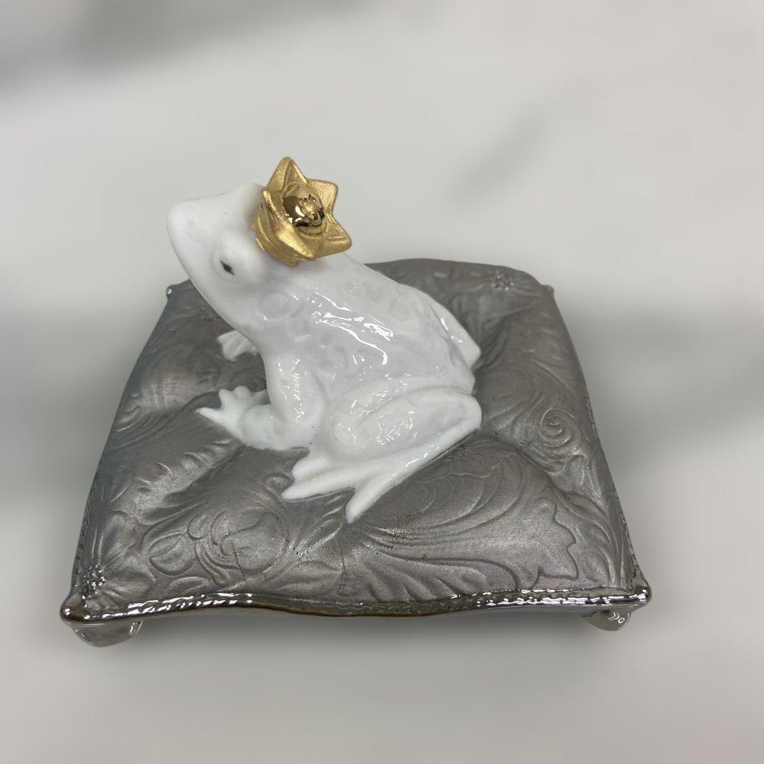 $ LLADRÓ リヤドロ　王冠を被ったカエル　陶器　置物