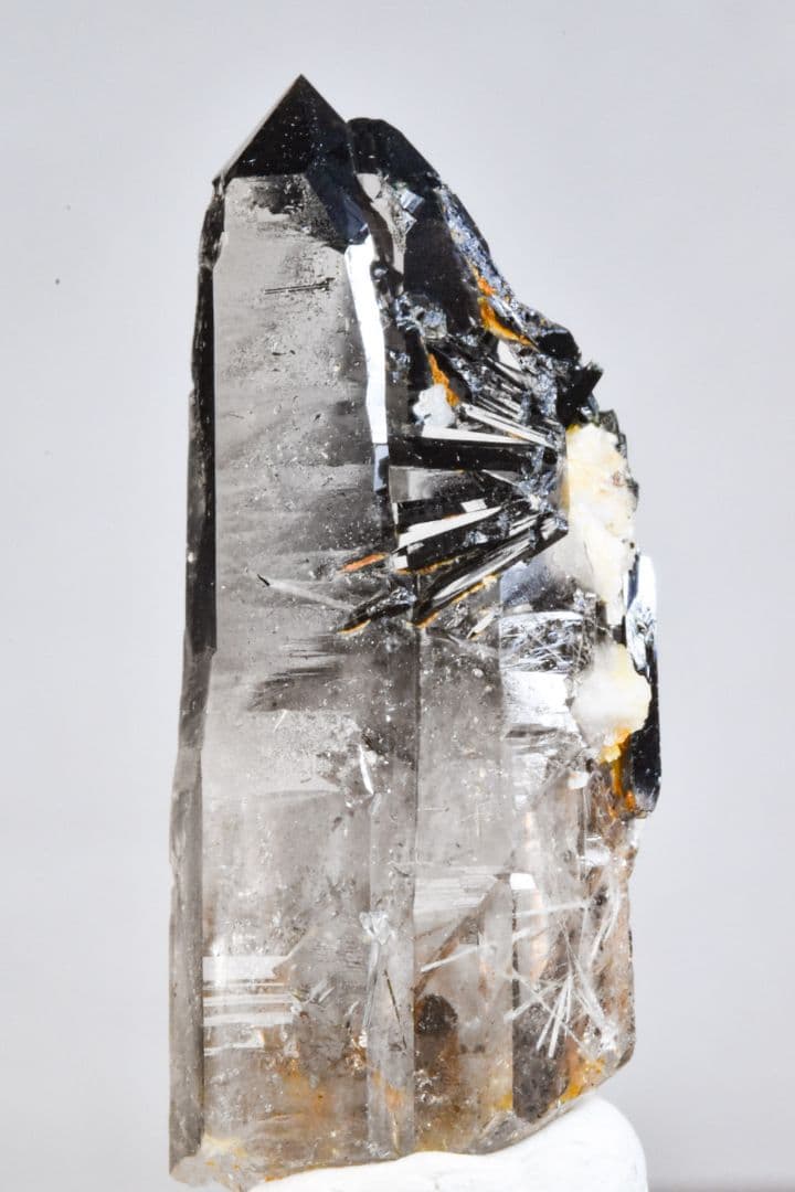 マラウイ産 放射状エジリン付きスモーキークォーツ