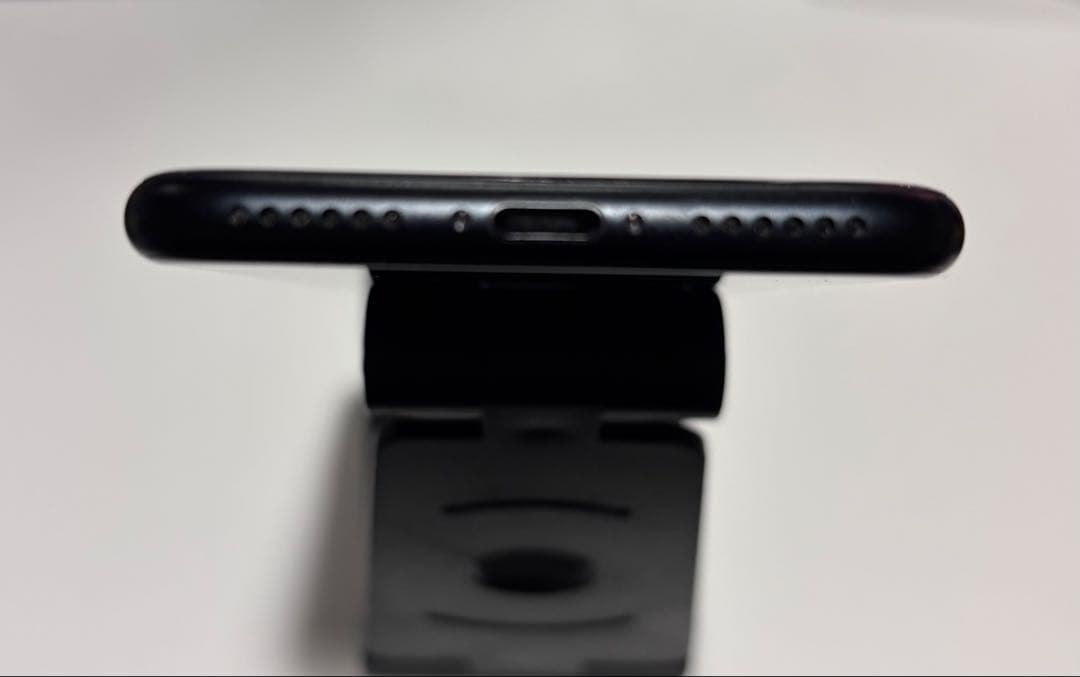 iPhone SE 第2世代 64GBブラック バッテリー最大容量83%