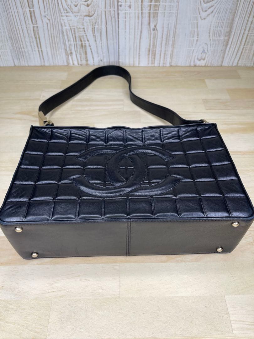 CHANEL 黒 レザー ショルダーバッグ キルティング