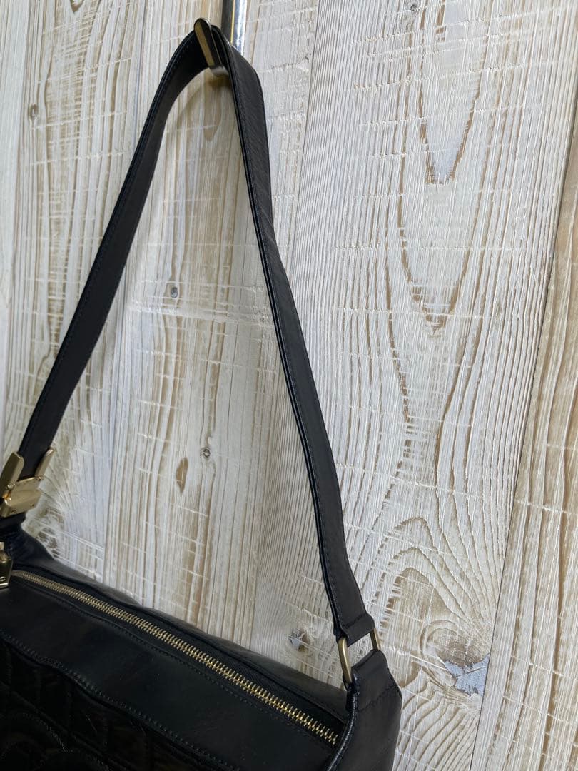 CHANEL 黒 レザー ショルダーバッグ キルティング