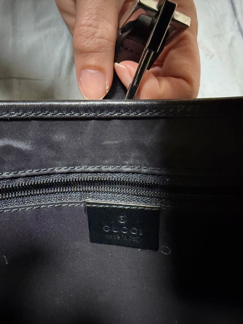 GUCCI ブラックレザーハンドバッグ